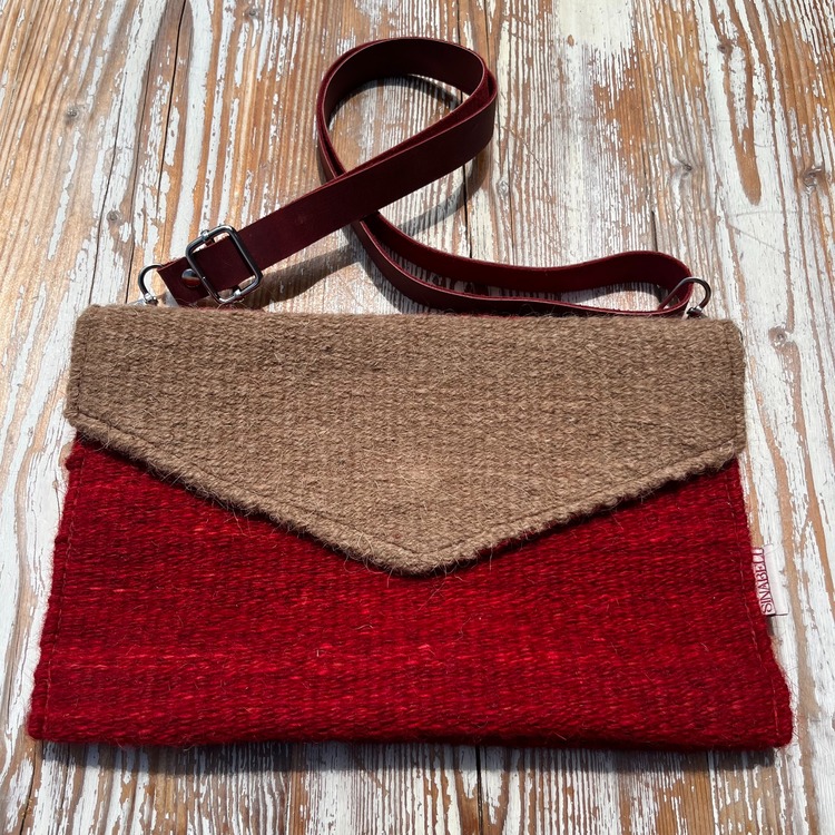 Diğer renkleri görmek için tıklayın. Zarf el dokuma yün çanta (Hand-woven Wool Handbag)