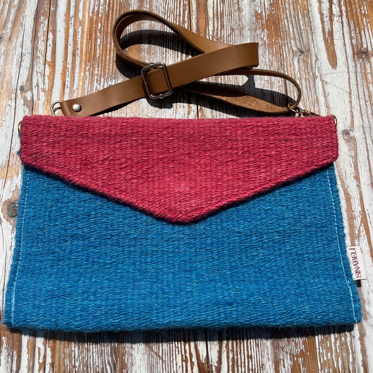 Diğer renkleri görmek için tıklayın. Zarf el dokuma yün çanta (Hand-woven Wool Handbag)