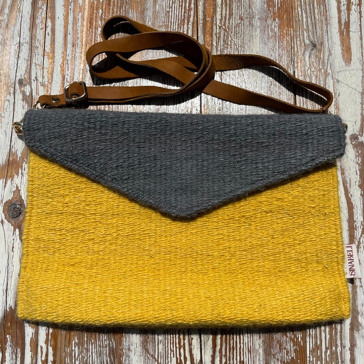 Diğer renkleri görmek için tıklayın. Zarf el dokuma yün çanta (Hand-woven Wool Handbag)