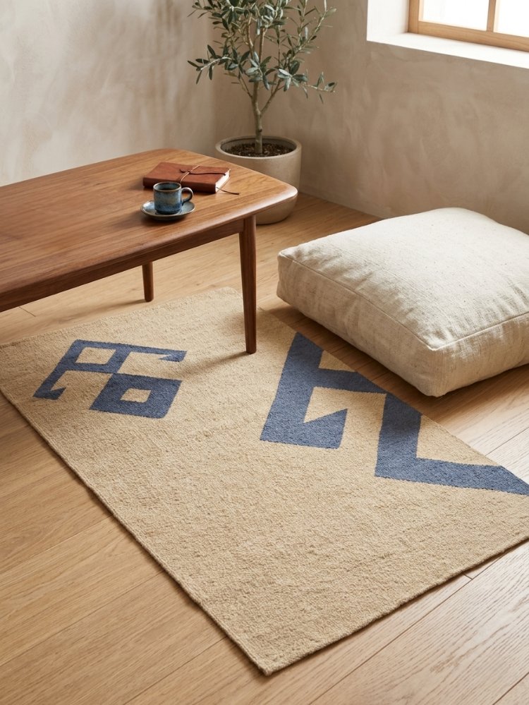 Eli Belinde El Dokuma Yün Kilim (Hand-on-hips Hand-woven Wool Kilim Rug)