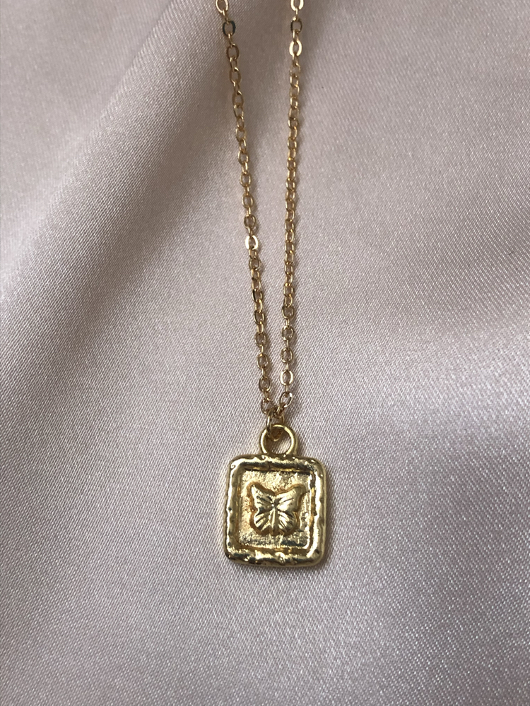 Gold kelebek kolye
