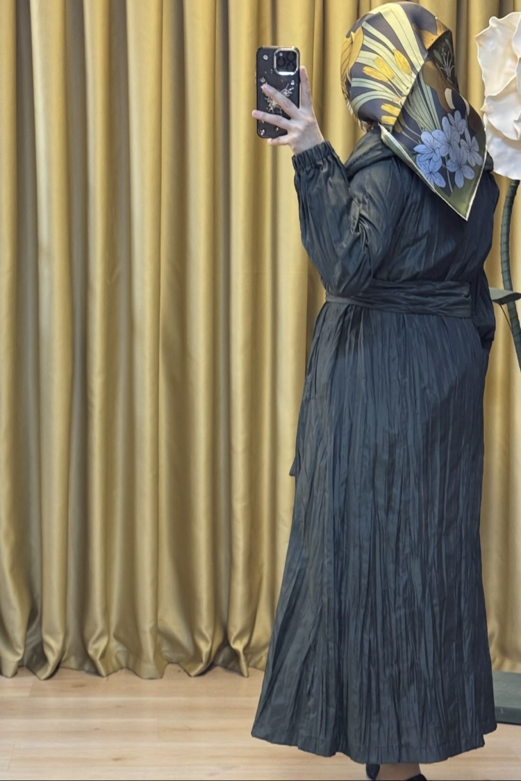 Adriana haki yeşil