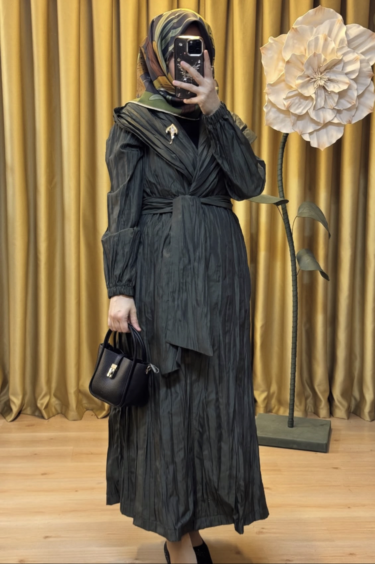 Adriana haki yeşil