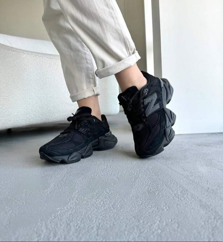 New Balance 9060 Triple Black