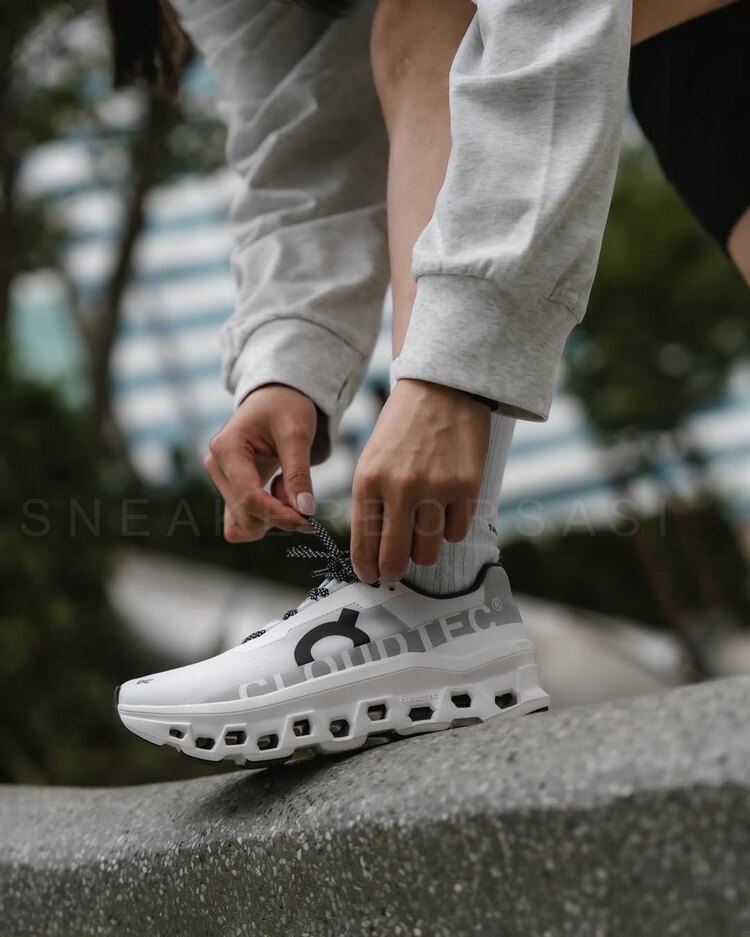 On Running Cloud Monster White Black