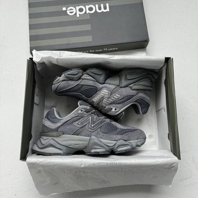 New Balance 9060 Magnet