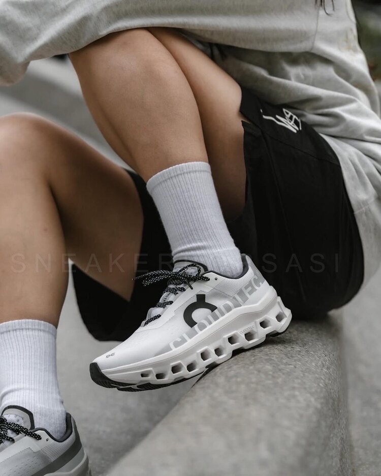 On Running Cloud Monster White Black