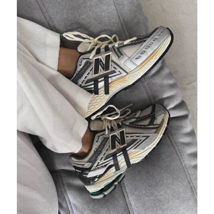 New Balance 1906A Silver Gold Metallic