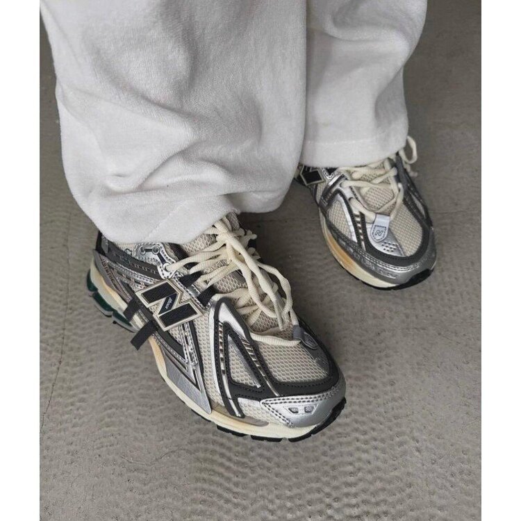 New Balance 1906A Silver Gold Metallic