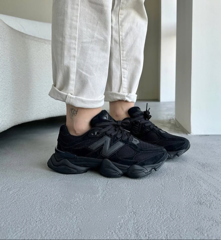 New Balance 9060 Triple Black