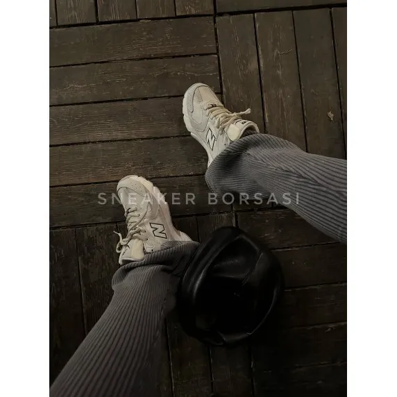 New Balance 530  Cream  Beige 