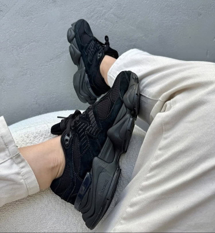 New Balance 9060 Triple Black