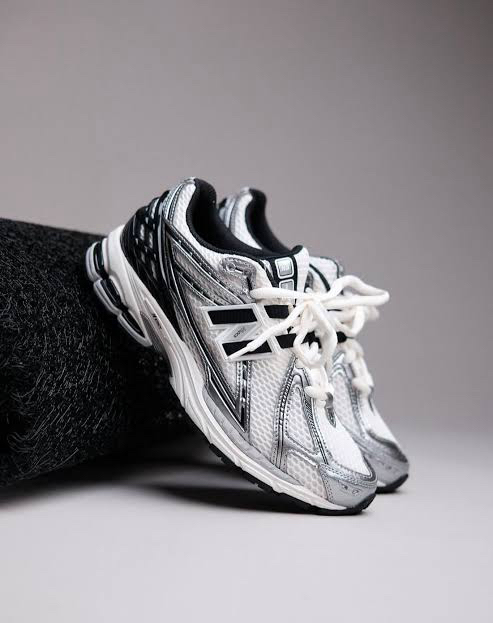 NEW BALANCE 1906R 