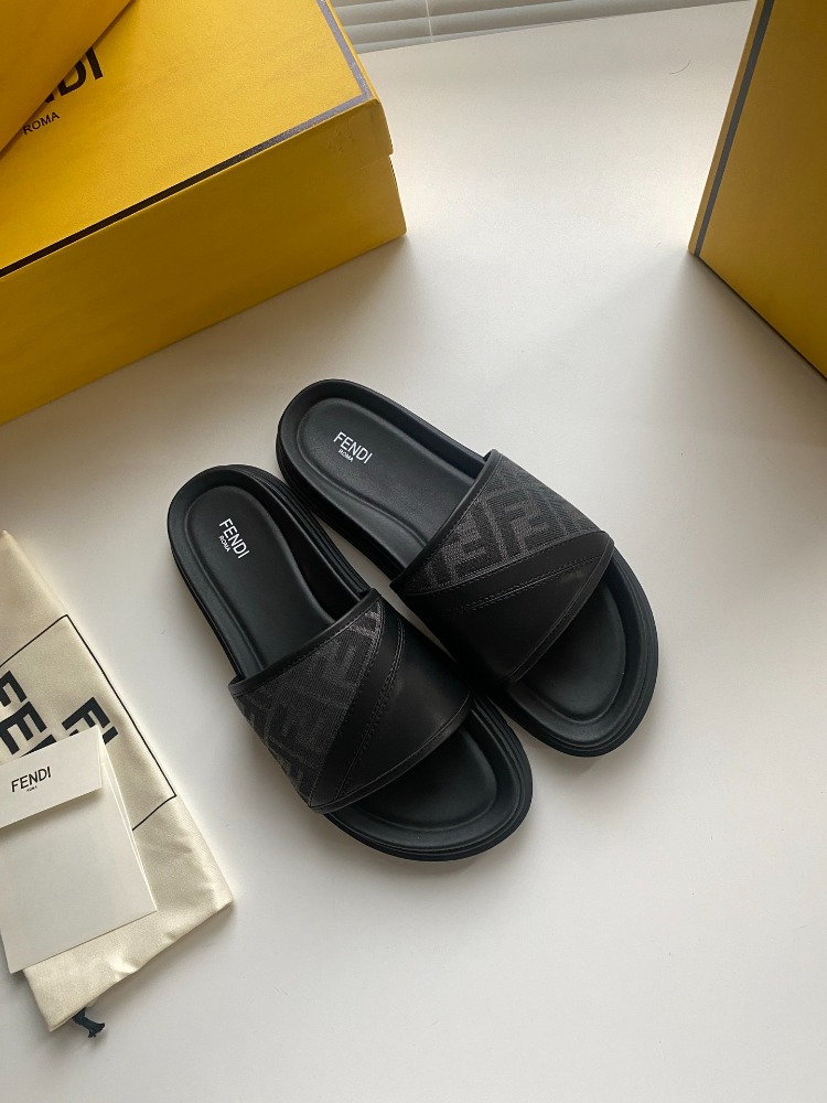 Fendi Siyah Logolu Erkek Terlik 39-46