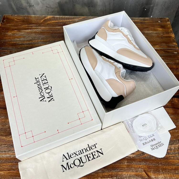 Alexander McQueen 35/45