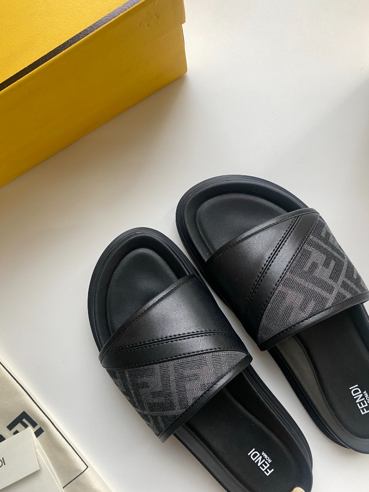 Fendi Siyah Logolu Erkek Terlik 39-46