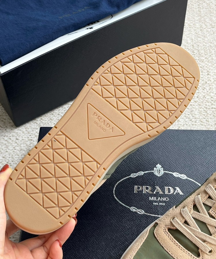 Prada 39/44