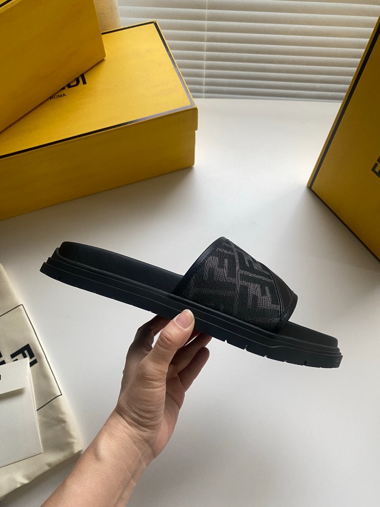 Fendi Siyah Logolu Erkek Terlik 39-46