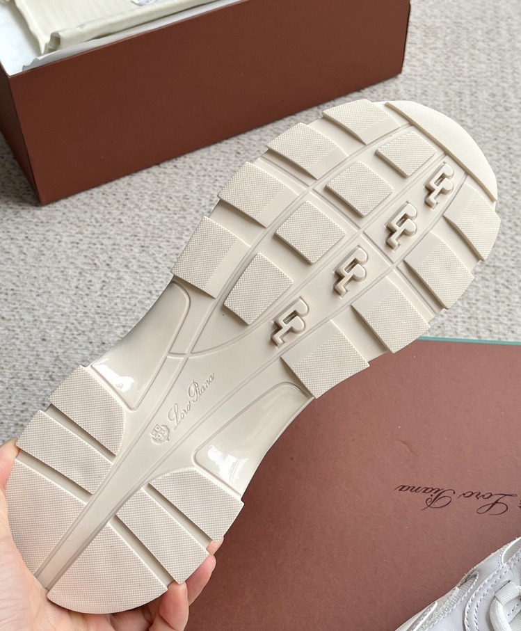 Loro Piana 39-45