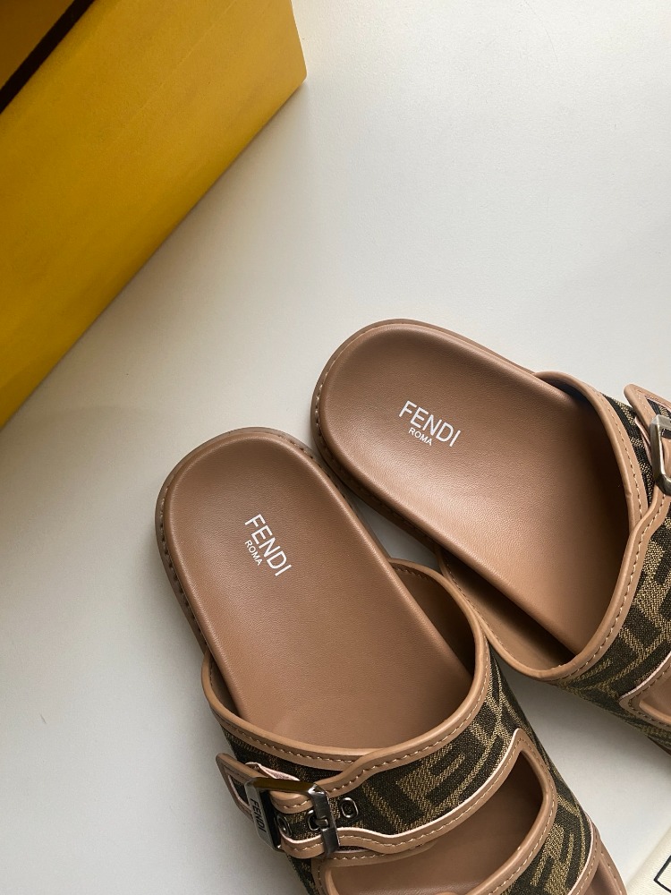 Fendi Feel Sandals Fabric Brown 39-46