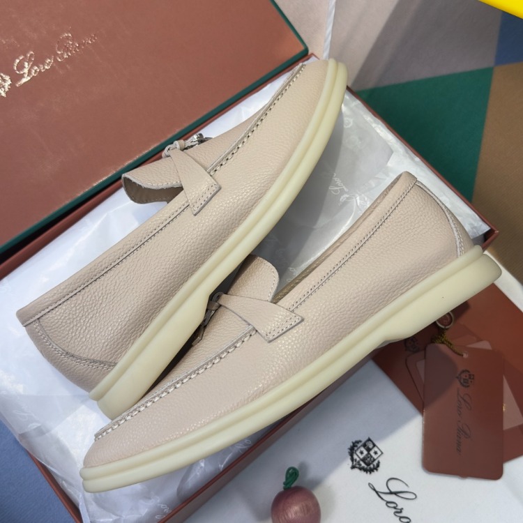 Loro Piana Summer Charms Walk 35-47