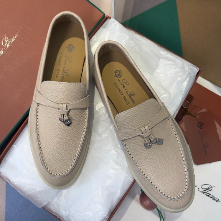 Loro Piana Summer Charms Walk 35-47