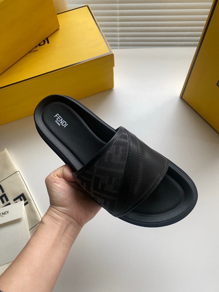 Fendi Siyah Logolu Erkek Terlik 39-46