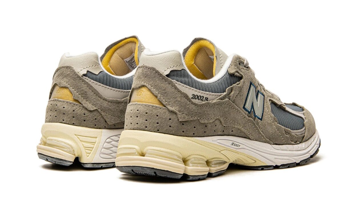 NEW BALANCE 2002R