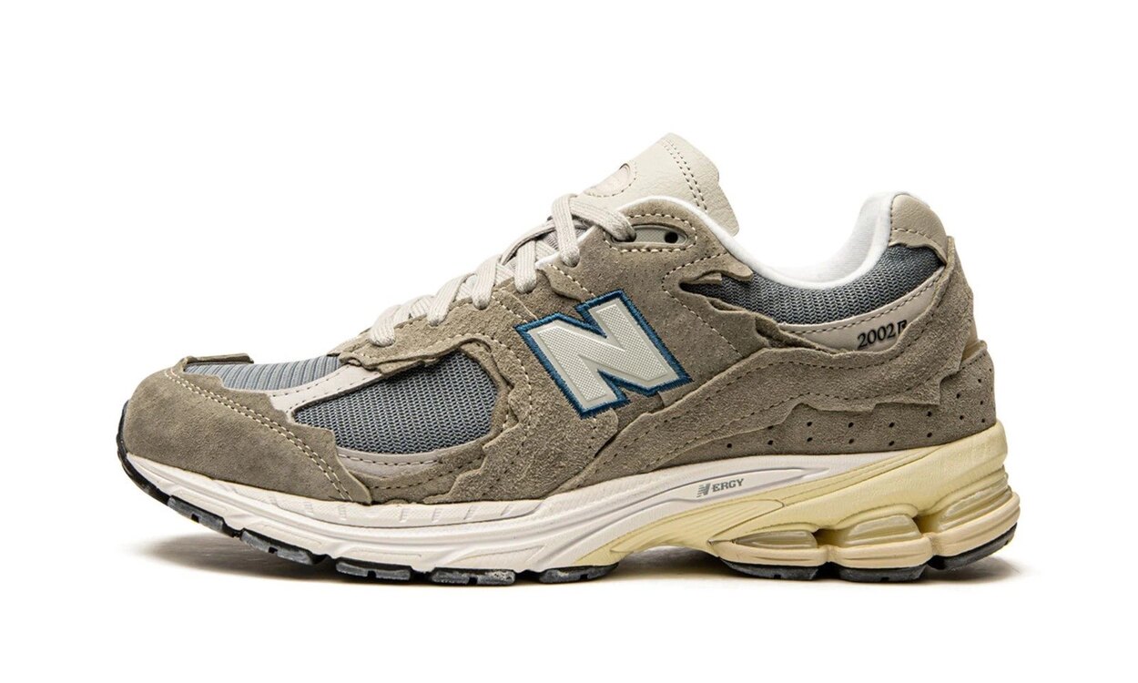 NEW BALANCE 2002R