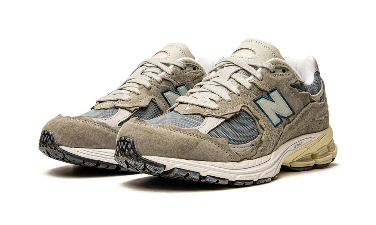 NEW BALANCE 2002R
