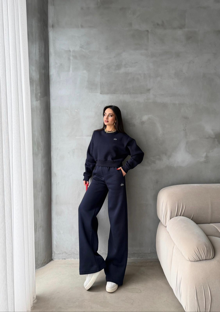 Alo Yoga Kısa Sweatshirt ve Geniş Kesim Eşofman Takımı Lacivert
