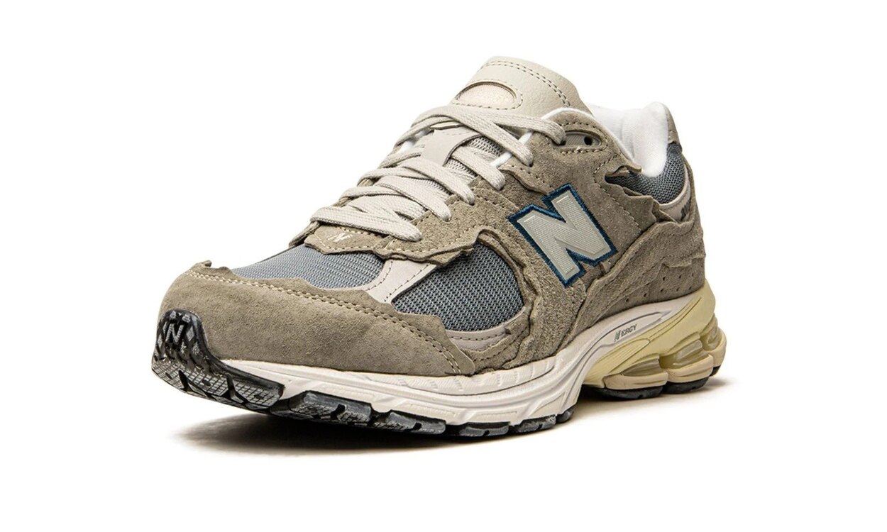 NEW BALANCE 2002R