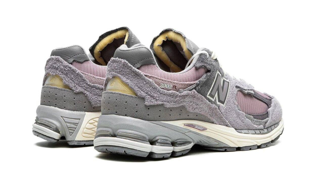 NEW BALANCE 2002R
