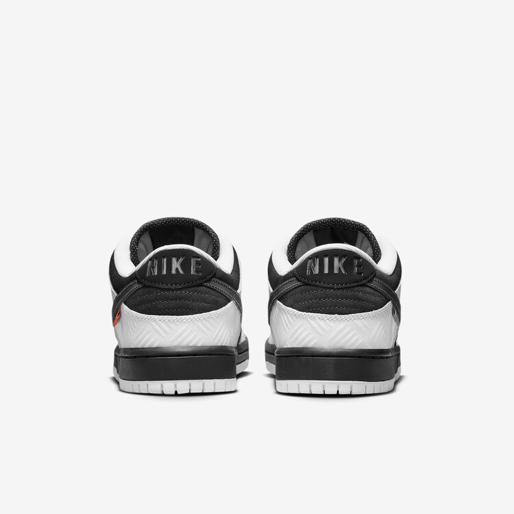 TIGHTBOOTH X Nike SB Dunk Low