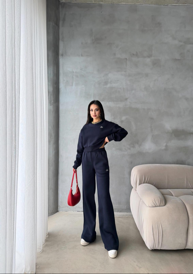 Alo Yoga Kısa Sweatshirt ve Geniş Kesim Eşofman Takımı Lacivert