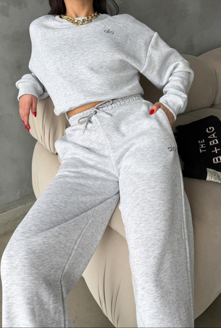 Alo Yoga Kısa Sweatshirt ve Geniş Kesim Eşofman Takımı Gri