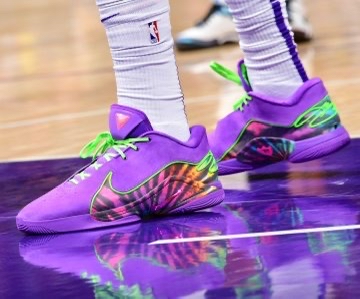 LeBron 22 Purple PE