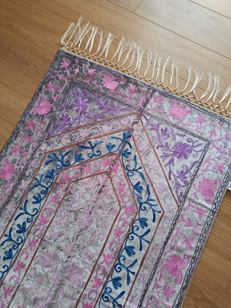 Şakayık isimli ince kadife Kaşmir seccade