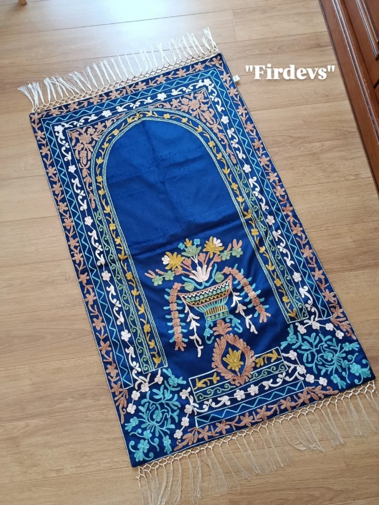 Firdevs İsimli Kadife seccade 