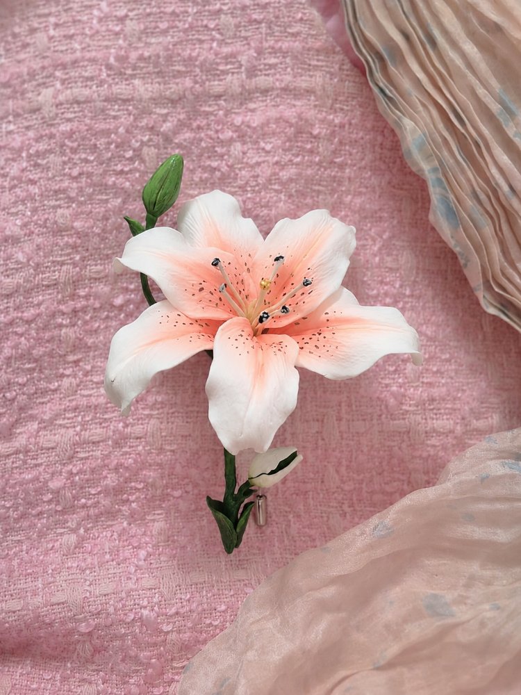 Lilyum Brooch(Broş)