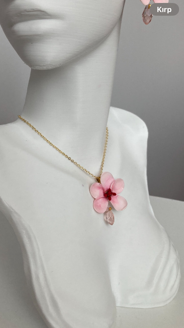 Blossom Whisper Kolye