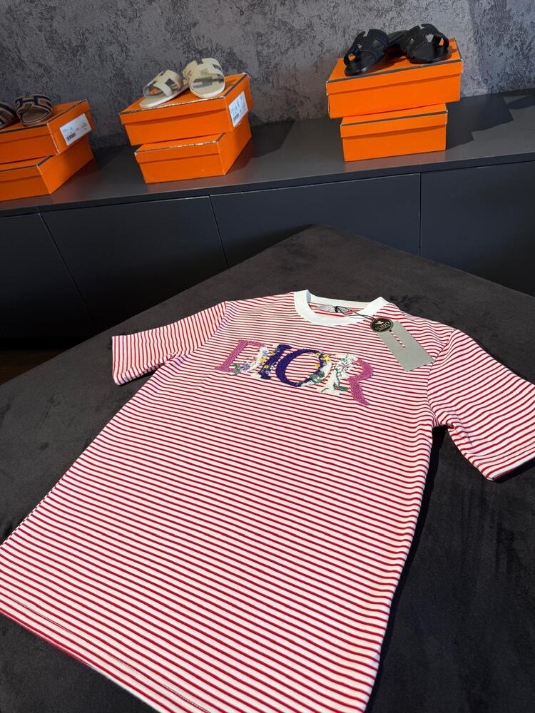 DİOR kırmızı beyaz punch işleme detaylı tshirt