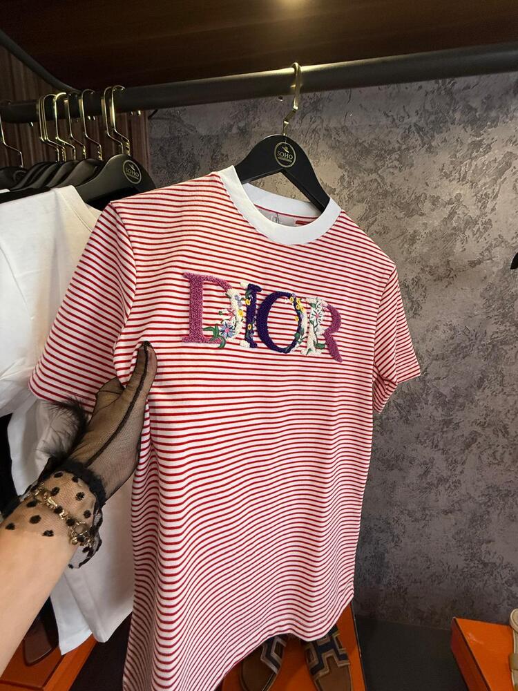 DİOR kırmızı beyaz punch işleme detaylı tshirt