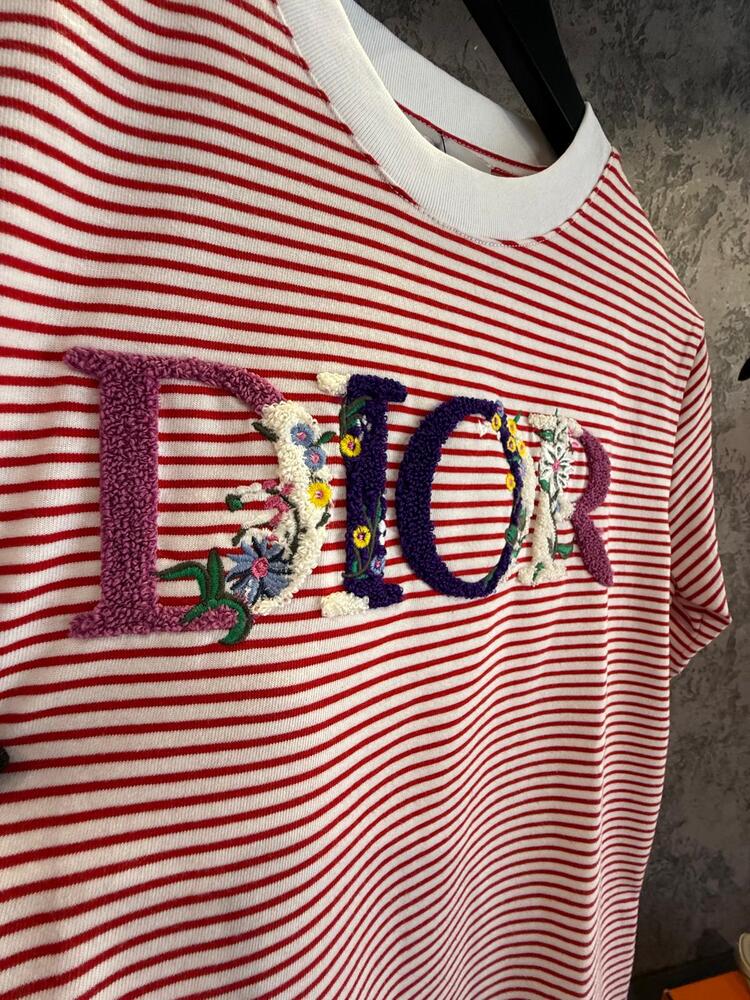 DİOR kırmızı beyaz punch işleme detaylı tshirt