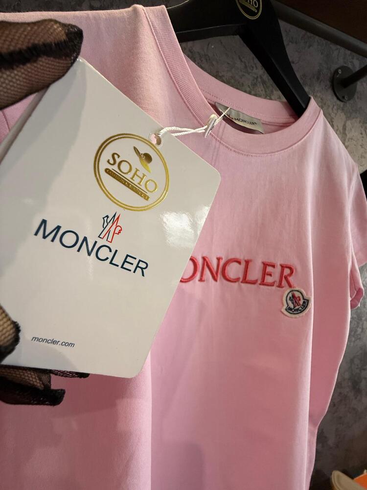 MONCLER işlemeli pembe tshirt