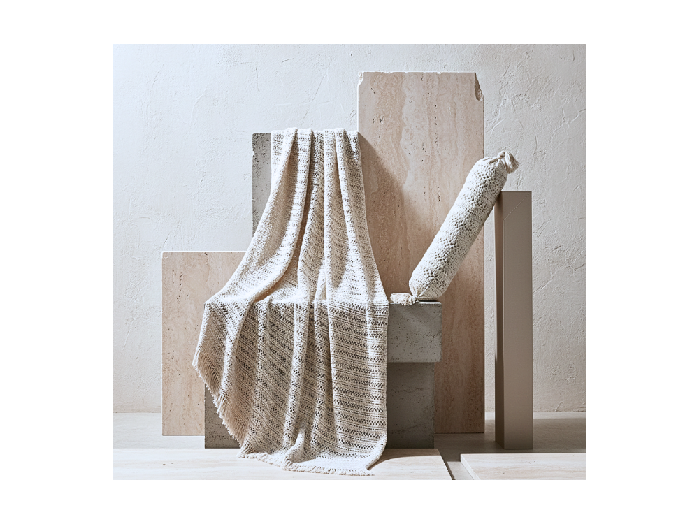 Soft White Lounge Set | El Örgüsü Battaniye & Silindir Yastık