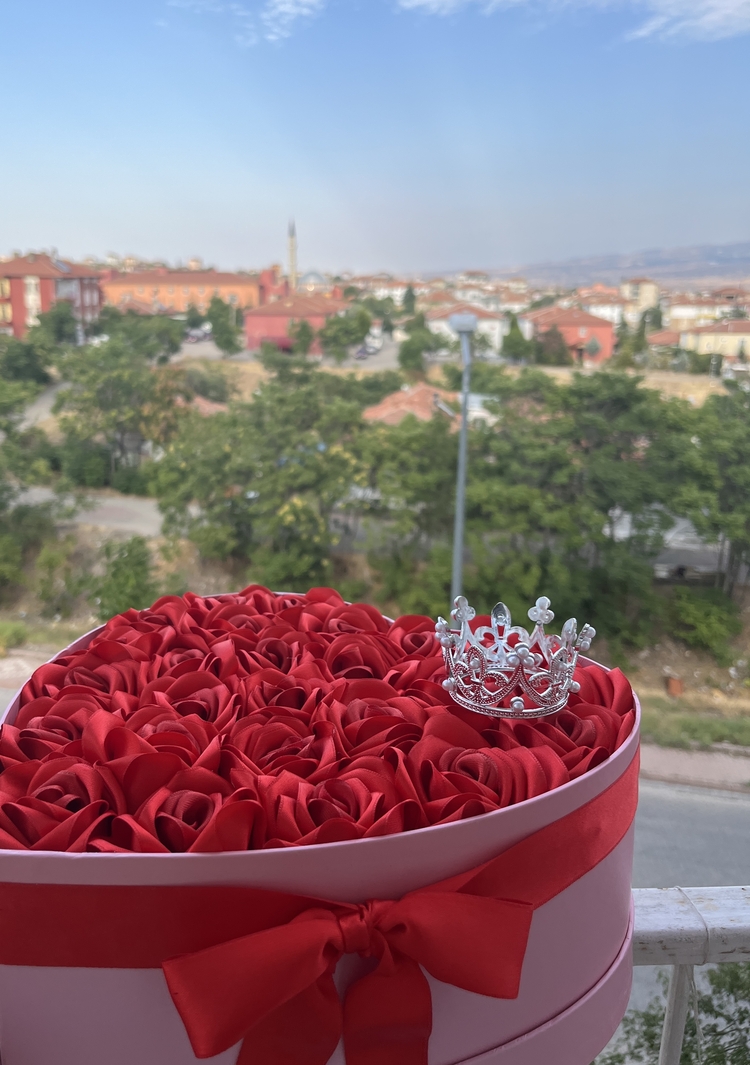 Kalpli kutu 28li gül bombası