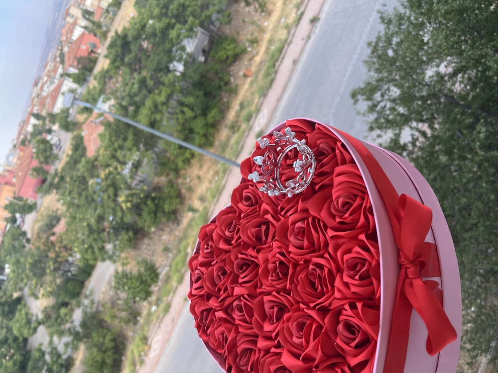 Kalpli kutu 28li gül bombası
