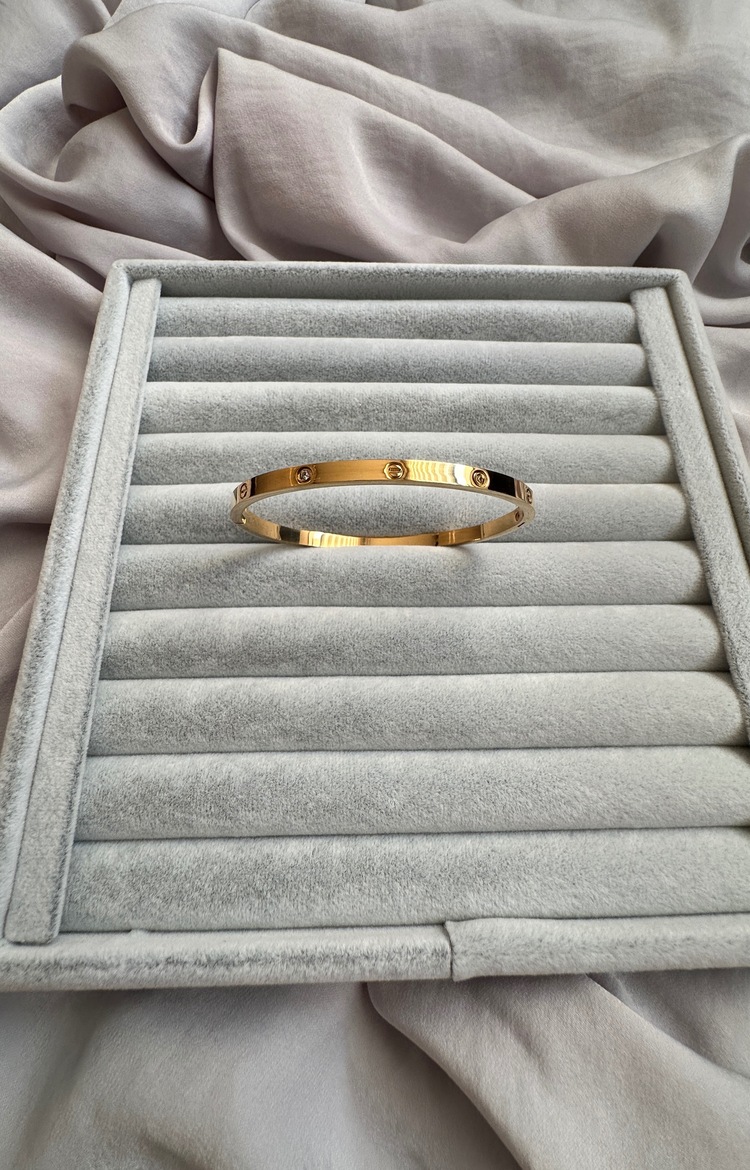 Crtier Model 4mm Taşlı Gold Çelik Kelepçe