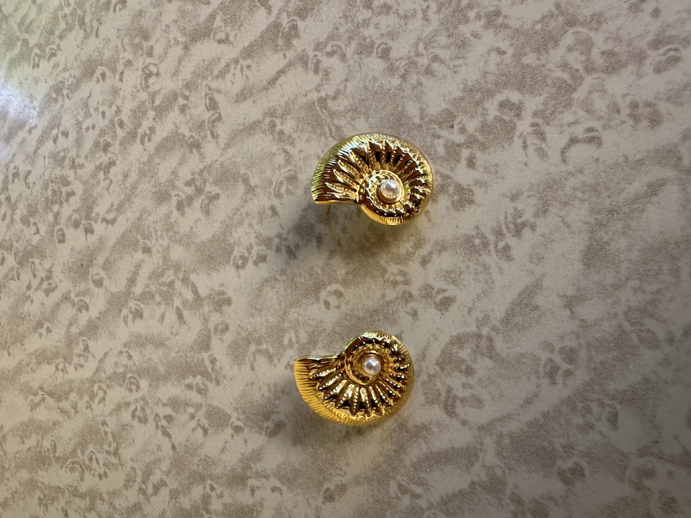 Çelik Sarmal deniz kabuğu gold küpe